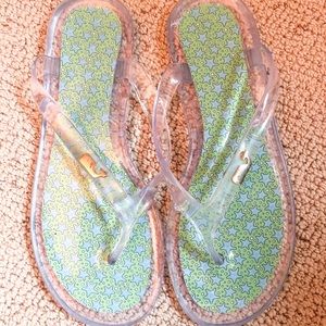 Vineyard Vines Women’s Clear Whale Tail Flip Flops